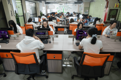 <b>积淀了雄厚的研发实力、丰硕的渠道资本取优良</b>